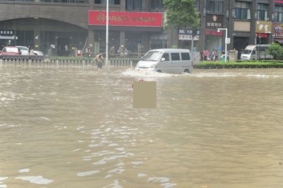 2016武汉暴雨南湖被淹六天才能退水图片