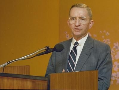 ���Ǿܾ�����˹&middot;������(Ross Perot)���չ��᰸